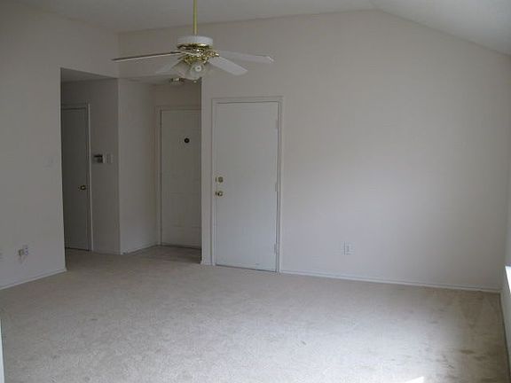 4th image of 4519 Falls Dr