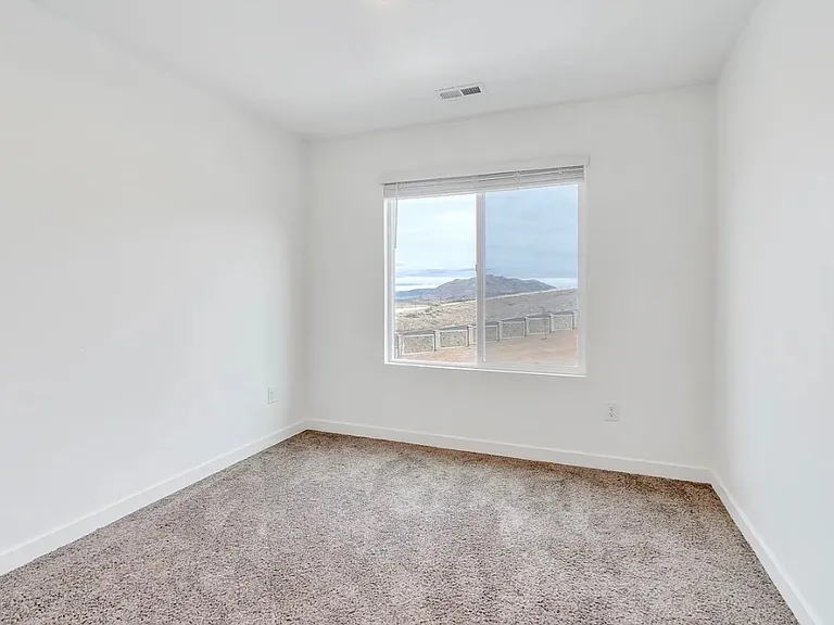 647 W Raintree Ln — Photo 10