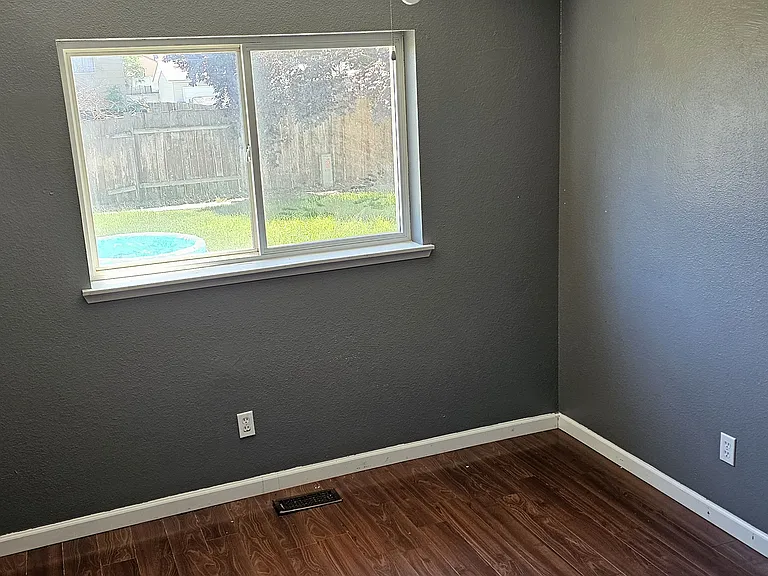 560 E Catherine Ave — Photo 12