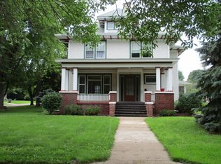 1305 11th St, Hawarden, IA 51023