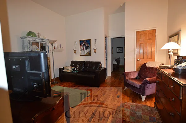 Rented by City Stop Realty | media 18