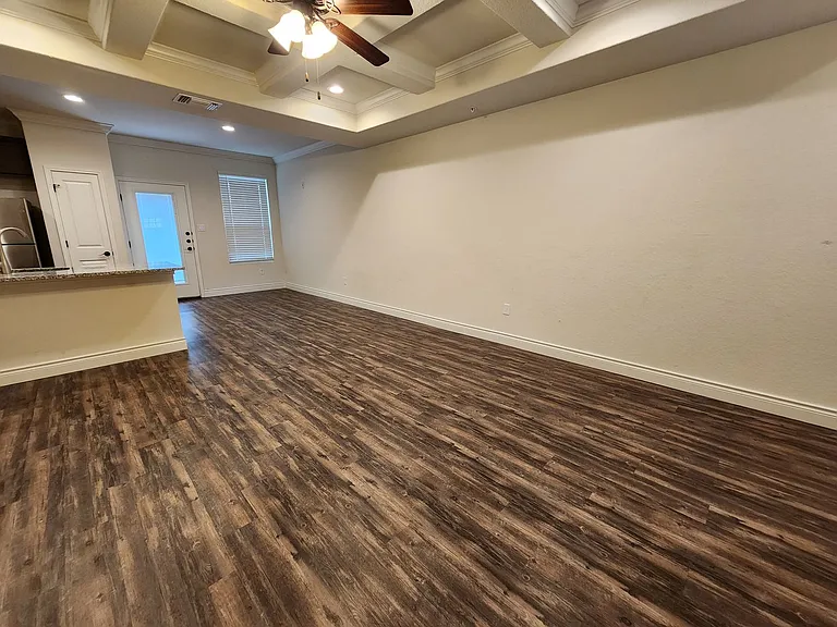 340 Untermaier St — Photo 3