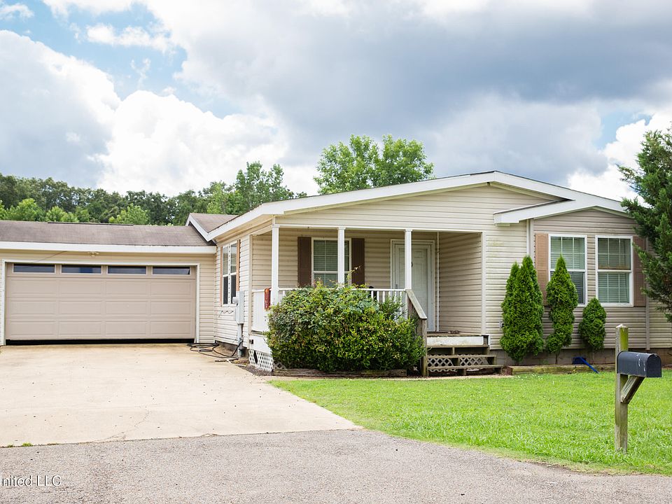 2nd image of 44 Crest Oak Dr
