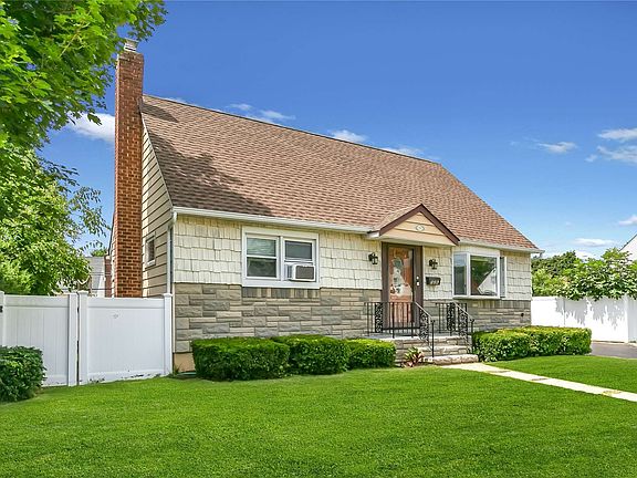 2nd image of 526 Knoll Ct