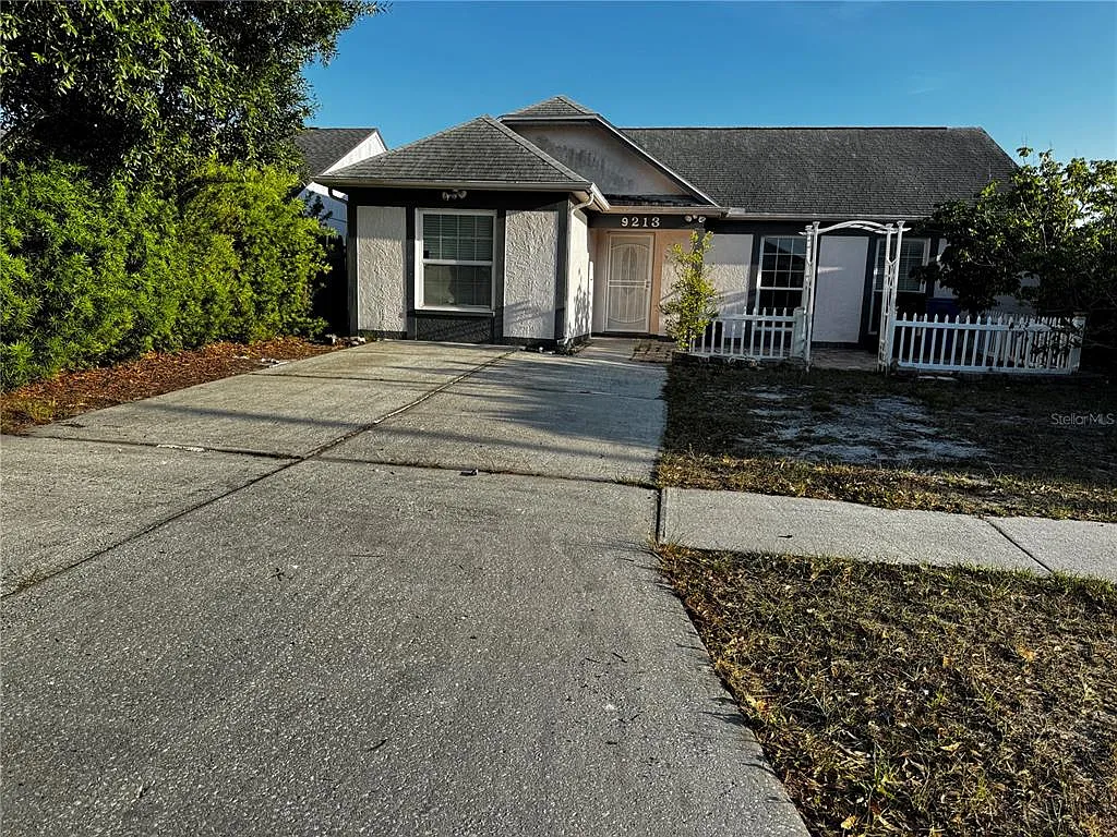 3 bed, 2.0 bath, 1533 sqft, $2,300 — Photo 1