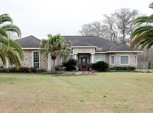 409 Country Estates Dr, Houma, LA 70364