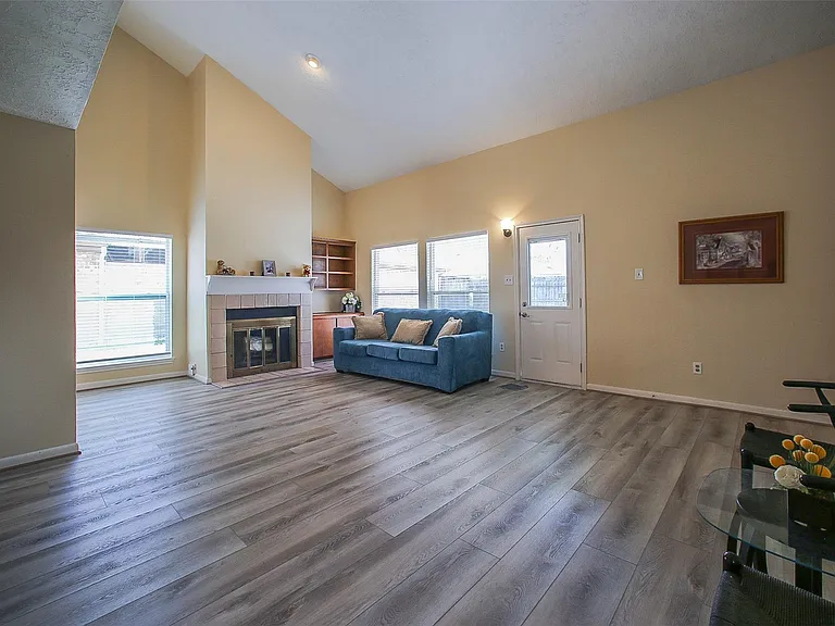 9511 Sharpcrest St — Photo 3