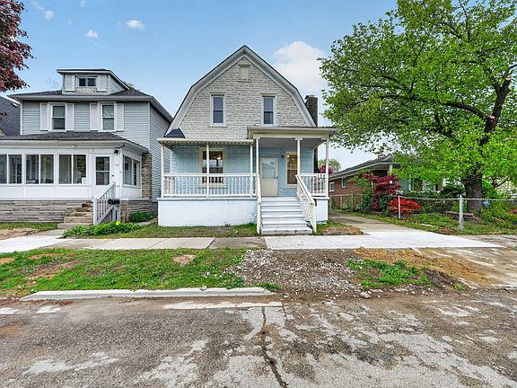 4th image of 135 Batavia St
