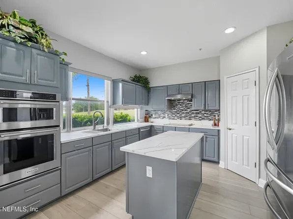 10082 CHESTER LAKE Road E, Jacksonville, FL 32256