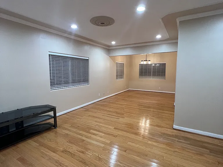 4355 Camero Ave — Photo 2