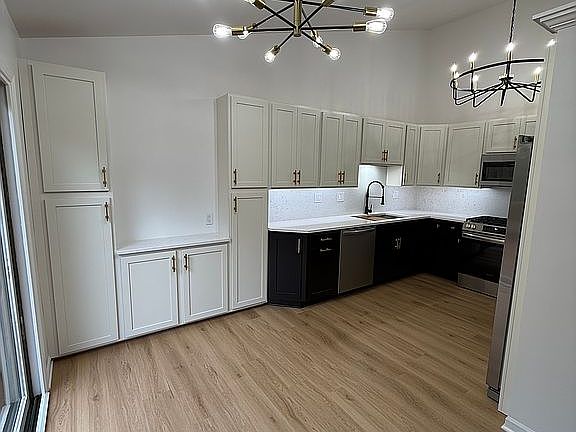 3rd image of 102 River Bluff Ct