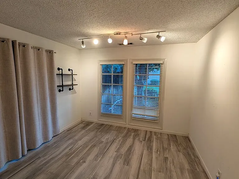 4017 W Hillsdale Ct — Photo 2