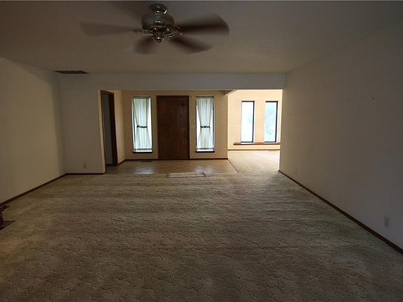 3rd image of 2001 Edinburg Dr