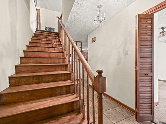 2nd image of 13389 Bluff Rd