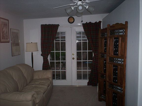 sitting area in master bedroom