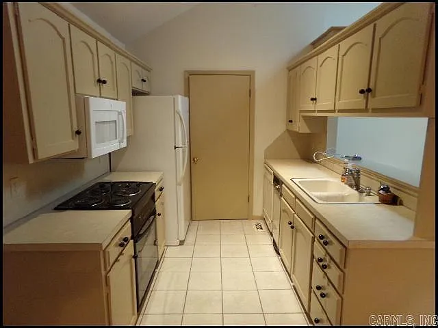14 Woodlore Cir — Photo 7