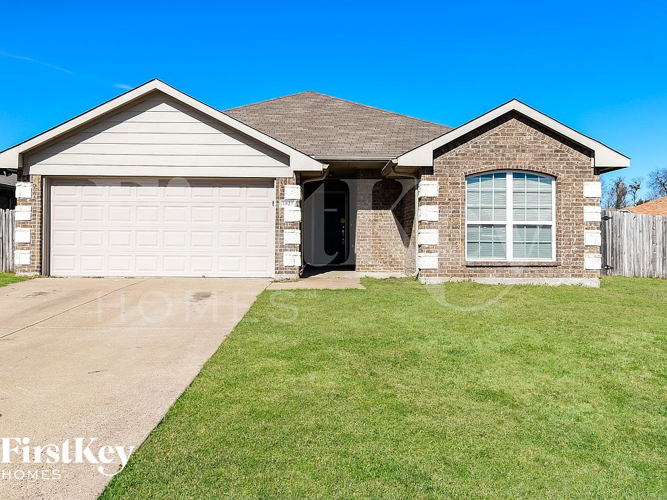 1st image of 1827 Willowbrook Dr