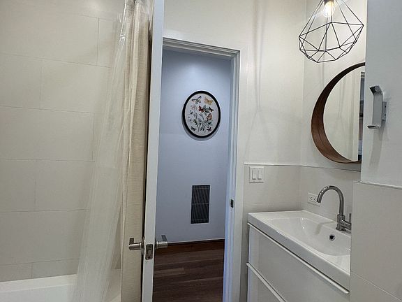 5th image of 930 Cove Rd #2