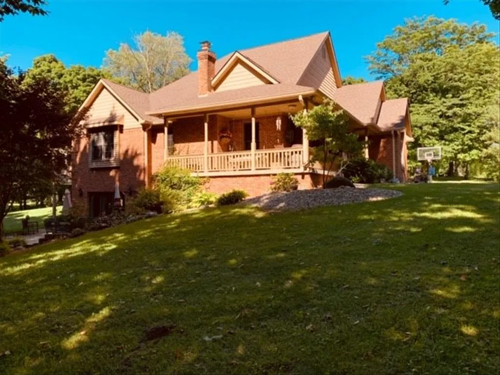 7944 E Heaven Hill Ln photo 1