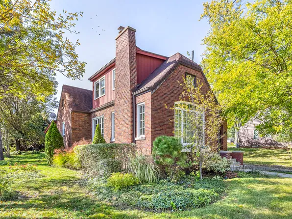 19 W Hattendorf Ave, Roselle, IL 60172