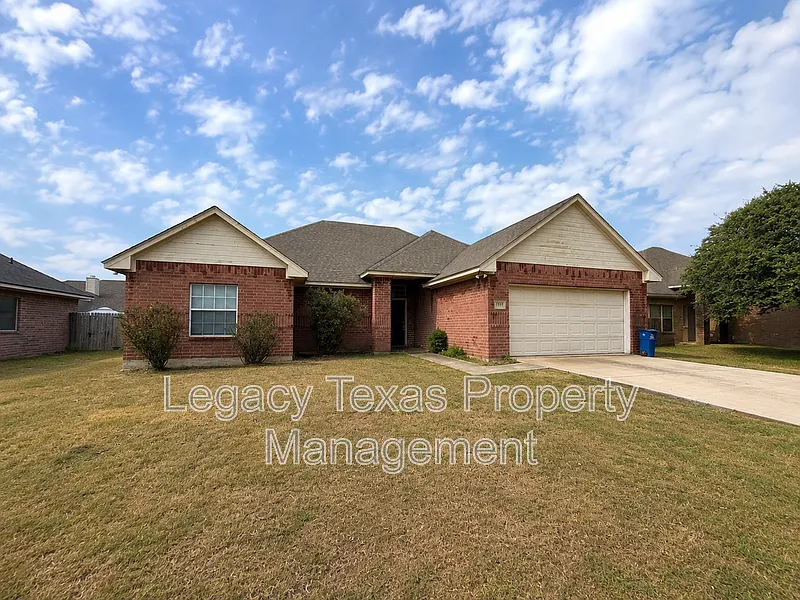 3 bed, 2.0 bath, 1684 sqft, $2,000 — Photo 1