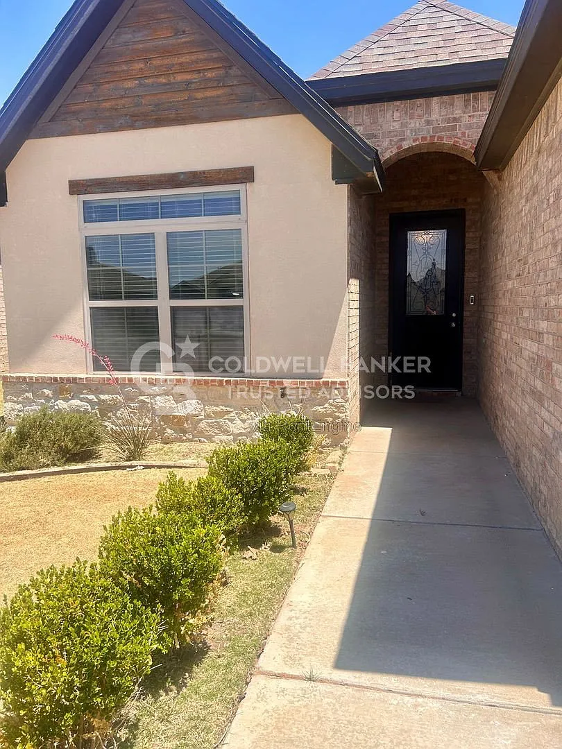 3 bed, 2.0 bath, 1786 sqft, $2,800 — Photo 2