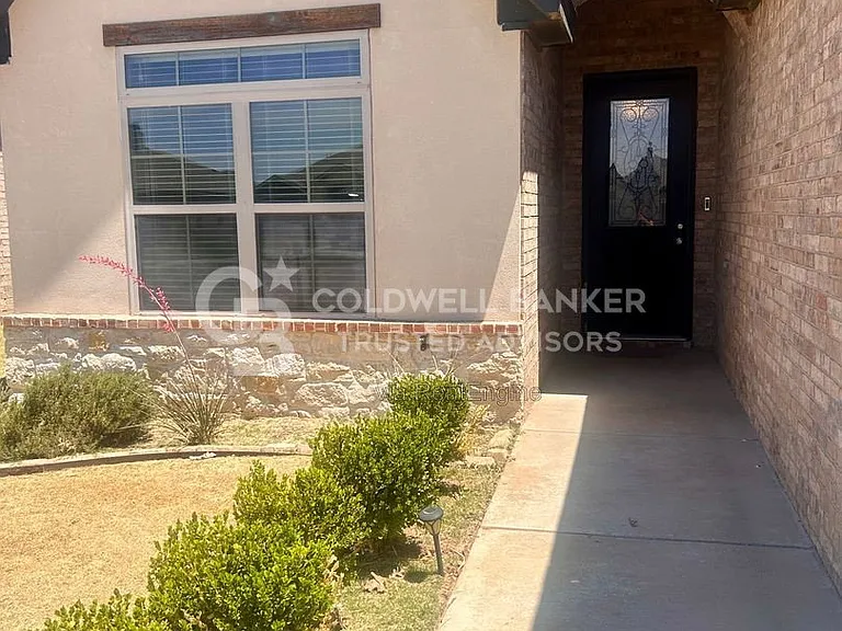 10317 Vernon Dr — Photo 2