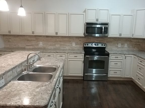 3rd image of 2333 Oak Park Dr