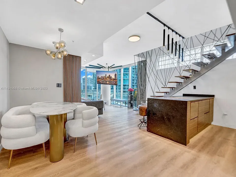 92 SW 3rd St — Photo 3