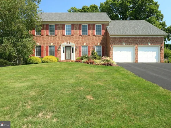 1305 N Foxpointe Dr, State College, PA 16803