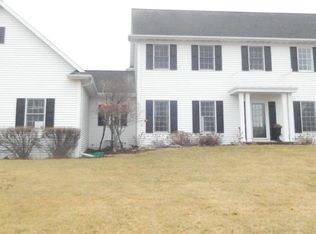 1047 Riverside Dr, Suamico, WI 54173