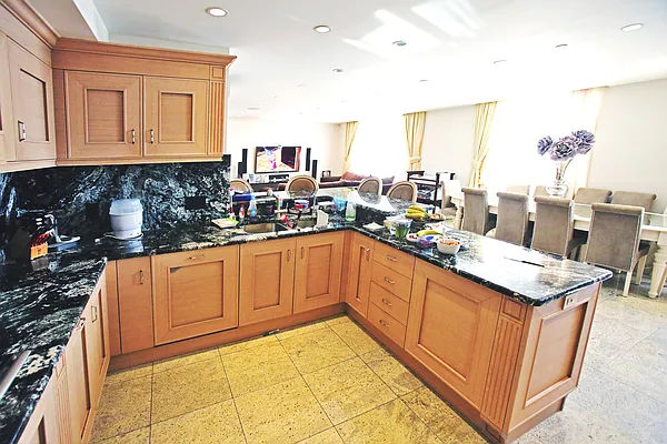 Sold by City Express Realty LLC | media 8