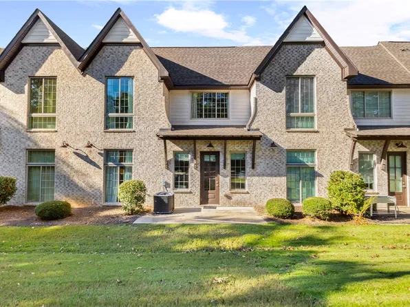 1718 W Farmville Rd, Auburn, AL 36830