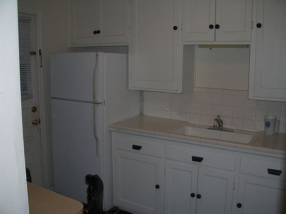 3rd image of 7222 Wyandotte St