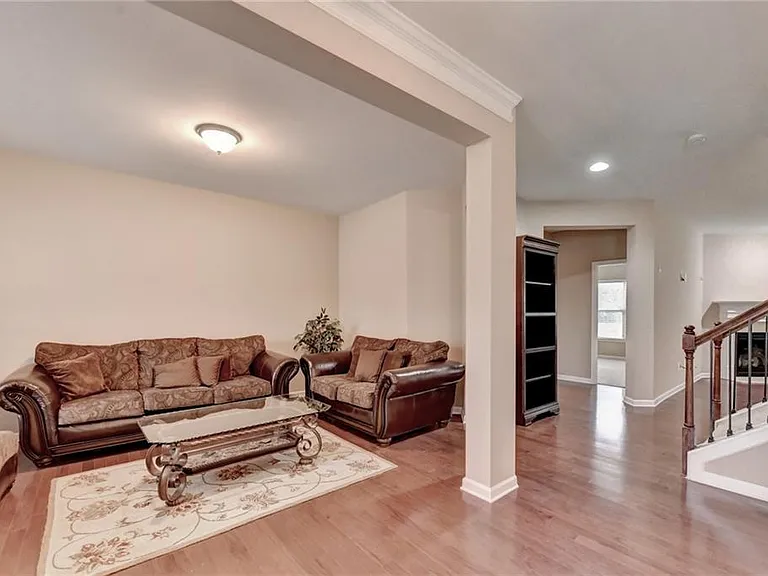 4228 Woods Creek Ln — Photo 11