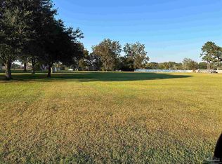 586 Pinebrook Cir, Cantonment, FL 32533