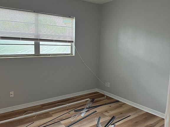 2nd image of 290 Valencia Ct