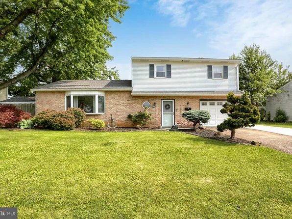 5220 Eton Pl, Mechanicsburg, PA 17055