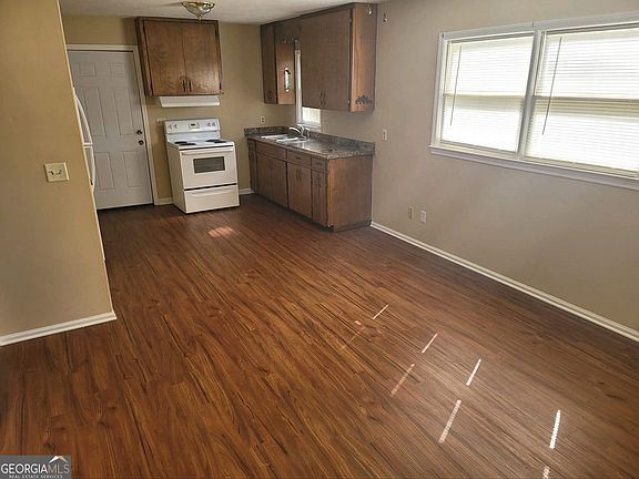 3rd image of 1210 Douglas Cir