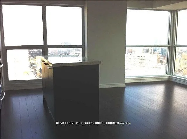 386 Yonge St #1707 — Photo 4