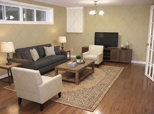 105 Bayview Pkwy #B, Newmarket, ON L3Y3W2