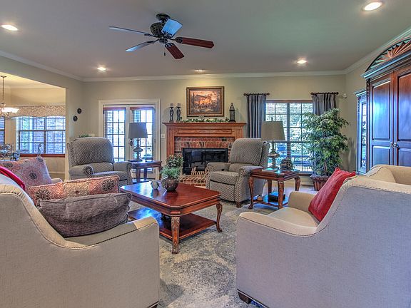 5th image of 644 Pinto Ln