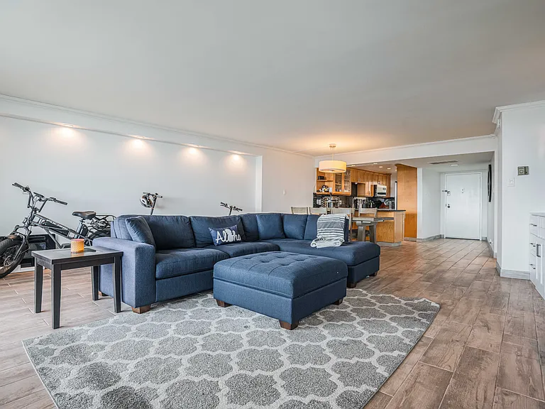 4316 Marina City Dr #927C — Photo 10
