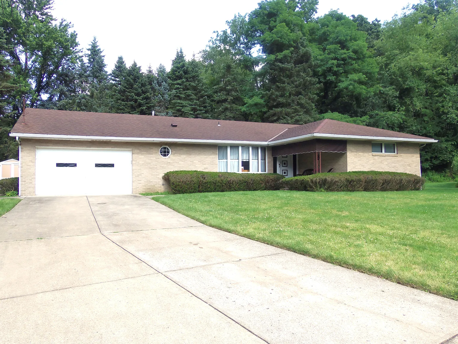 124 Roselawn Dr photo 1