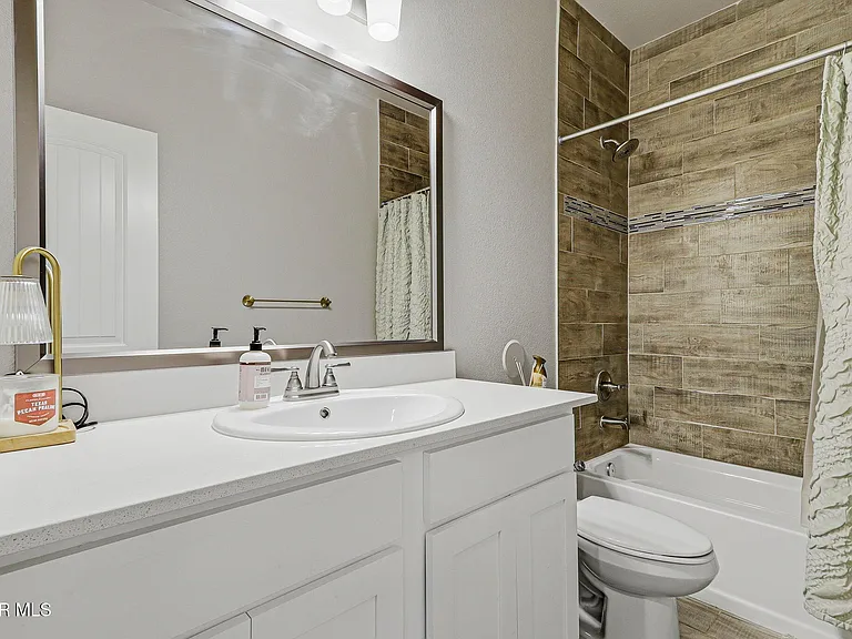 13977 Margaret Ponce Ave — Photo 16