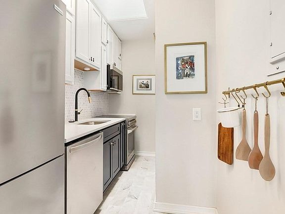 4th image of 127 Marlborough St APT 4