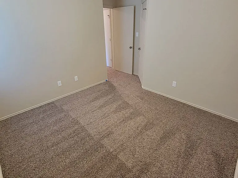 2136 Heritage Ln — Photo 13