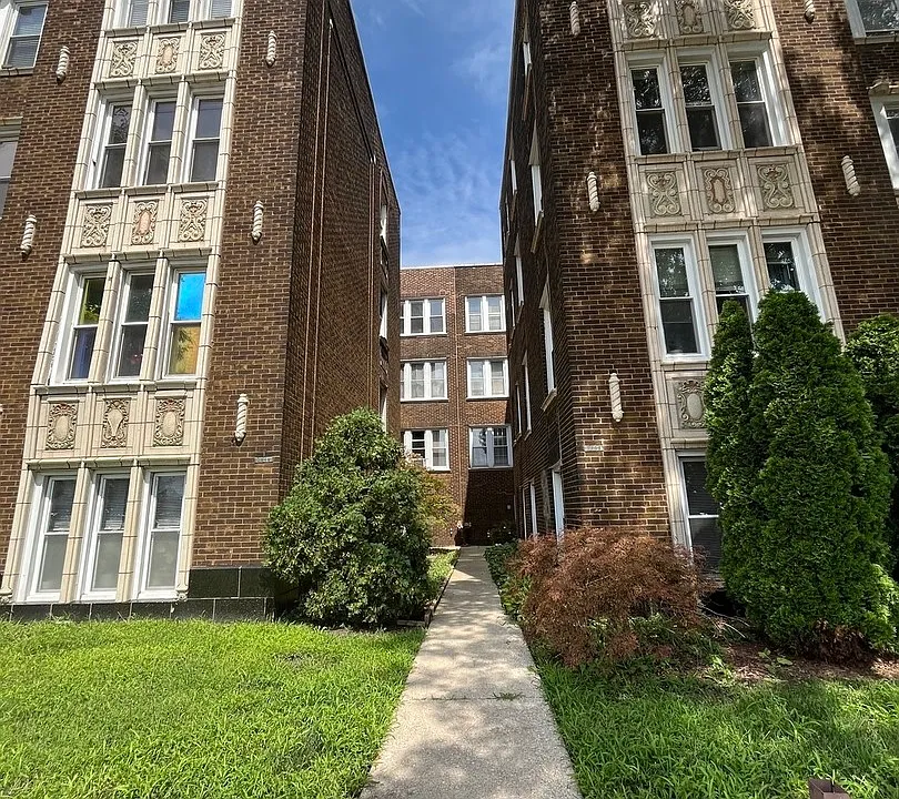 2840 W Addison St #3S