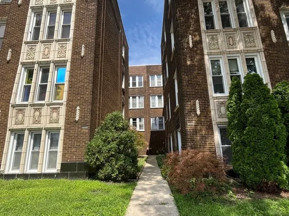 2840 W Addison St APT 3S, Chicago, IL 60618