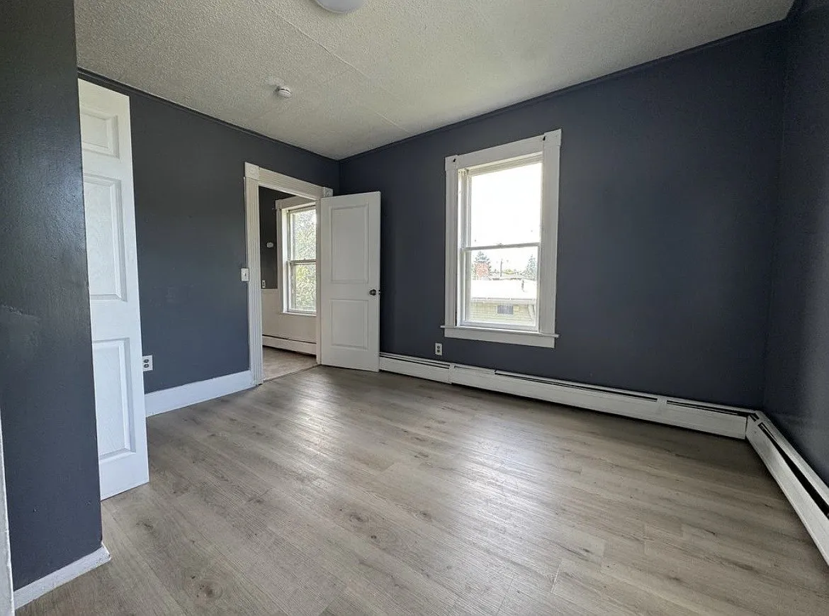 2 bed, 825 sqft, $1,300 — Photo 1